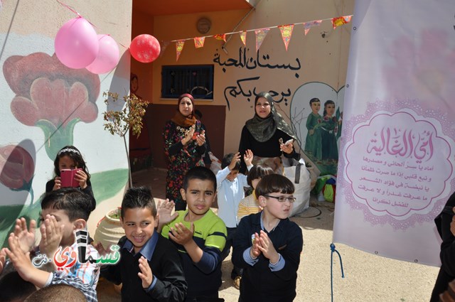 كفرقاسم – فيديو: بساتين الامل, السلام , والمحبة تحتفل بعيد الام على انغام عمو انس وجوقته ..